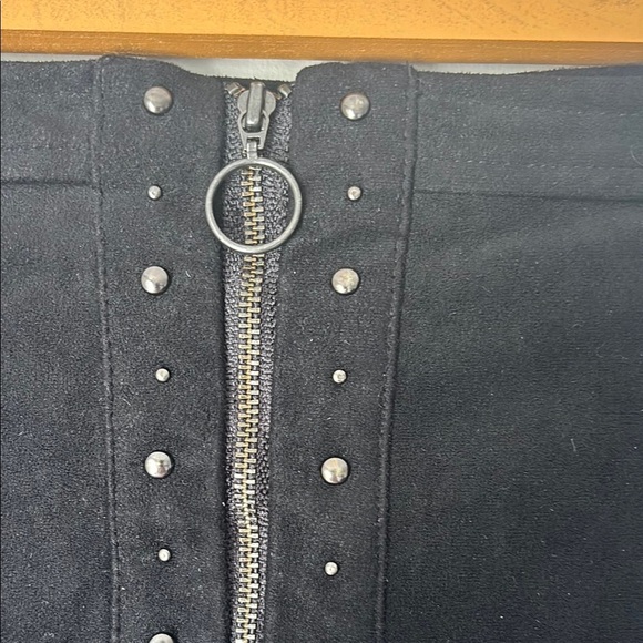 American Eagle 🦅 Black Suede “feels” High waist Studded Women's Skirt size 10 - Picture 2 of 8